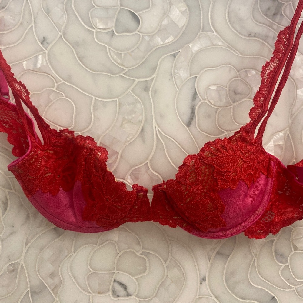 NEW Victoria Secret Bra size 34B RED/PINK